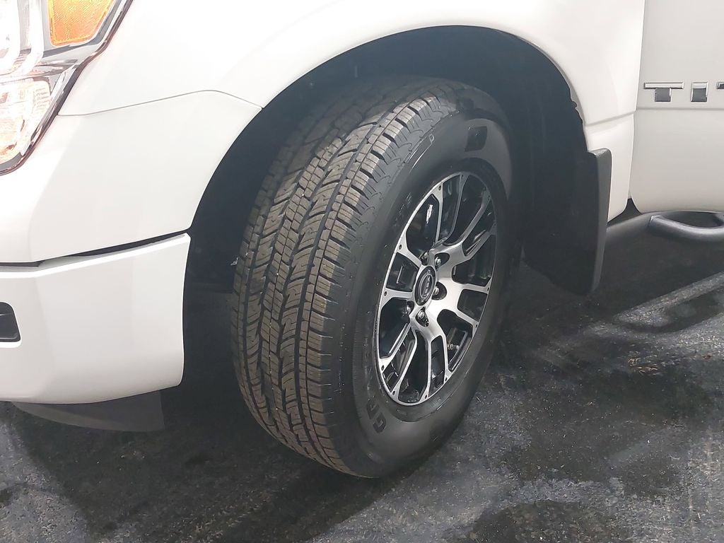 2024 Nissan Titan SV