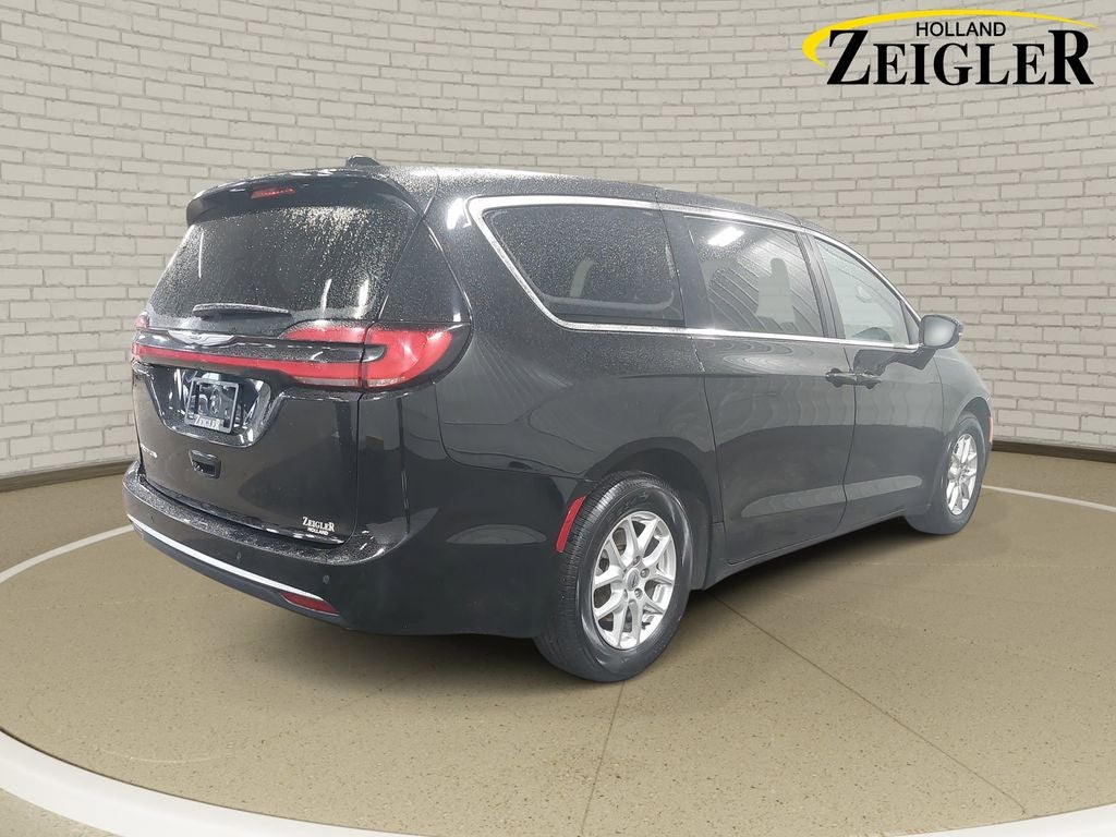 2025 Chrysler Pacifica Select