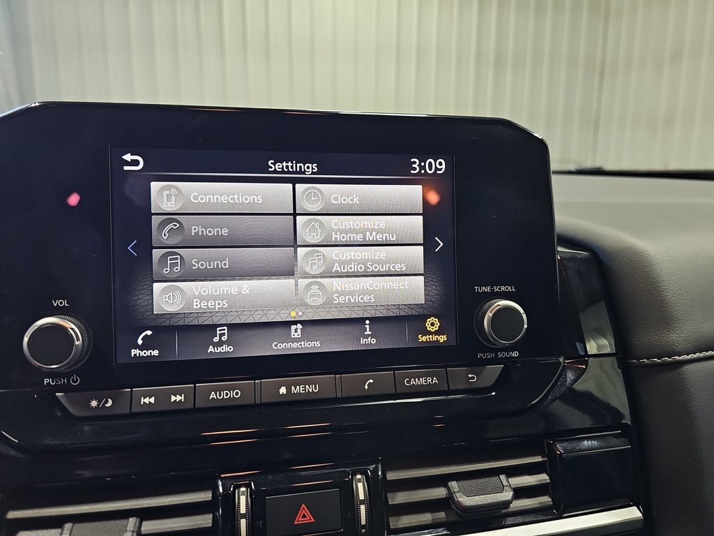 2025 Nissan Pathfinder SV
