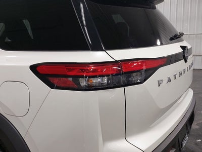 2023 Nissan Pathfinder SV