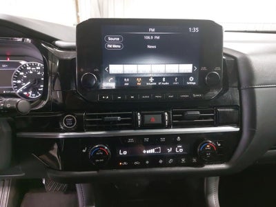 2024 Nissan Pathfinder SL