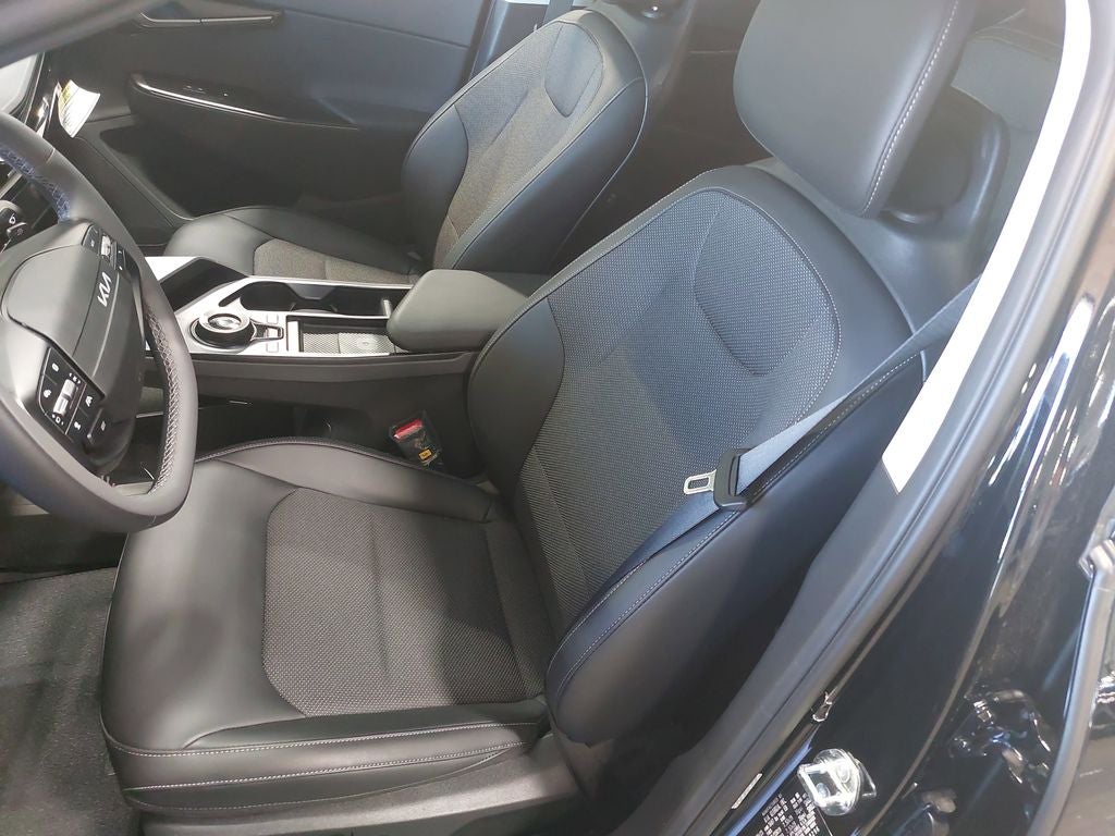 2025 Kia EV6 Light