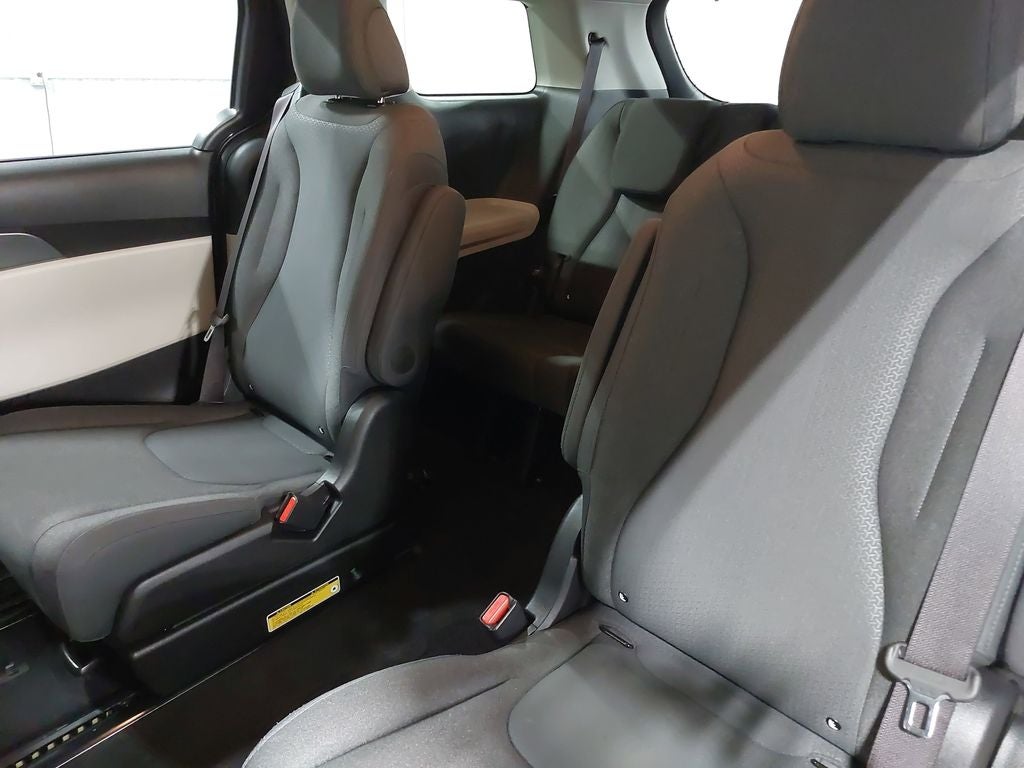 2023 Kia Carnival LX