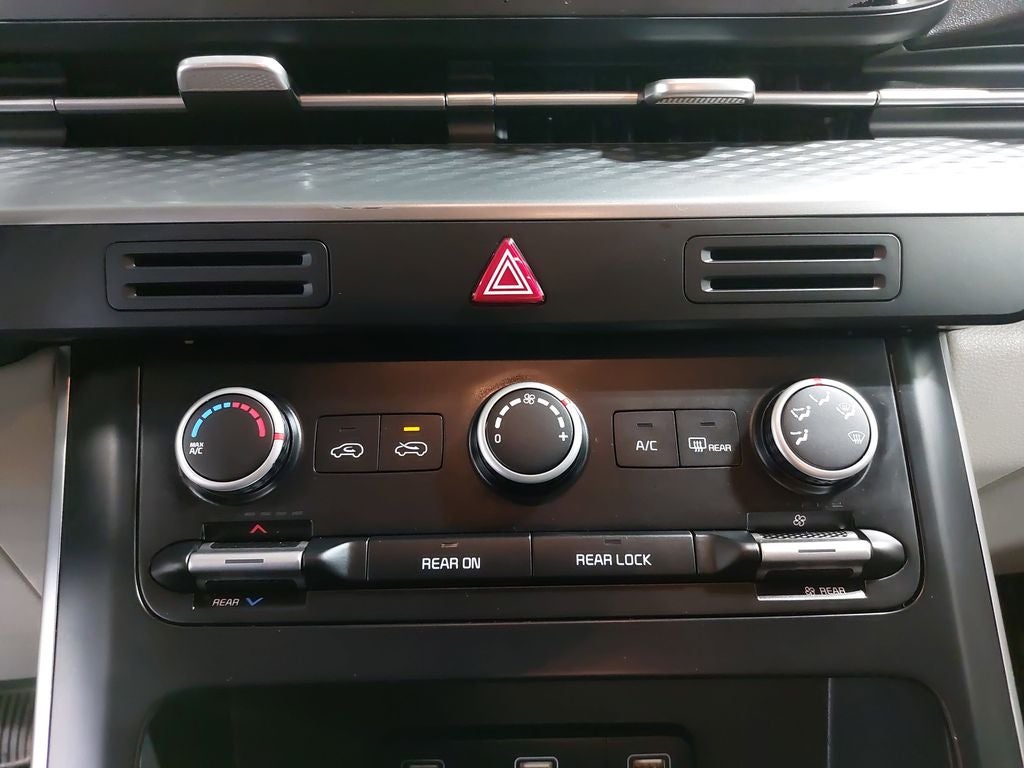 2023 Kia Carnival LX