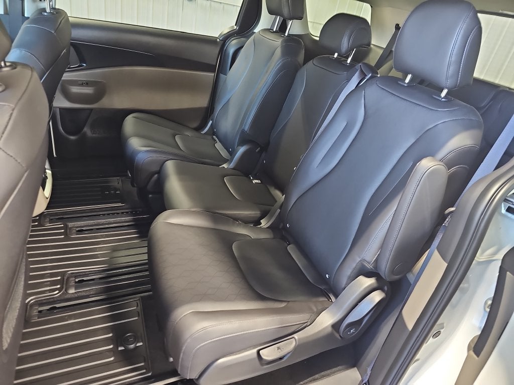 2027 Kia Carnival LXS