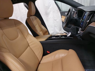 2023 Volvo XC60 B6 Ultimate Bright Theme