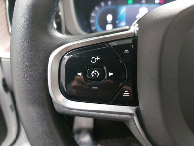 2023 Volvo XC60 B6 Ultimate Bright Theme