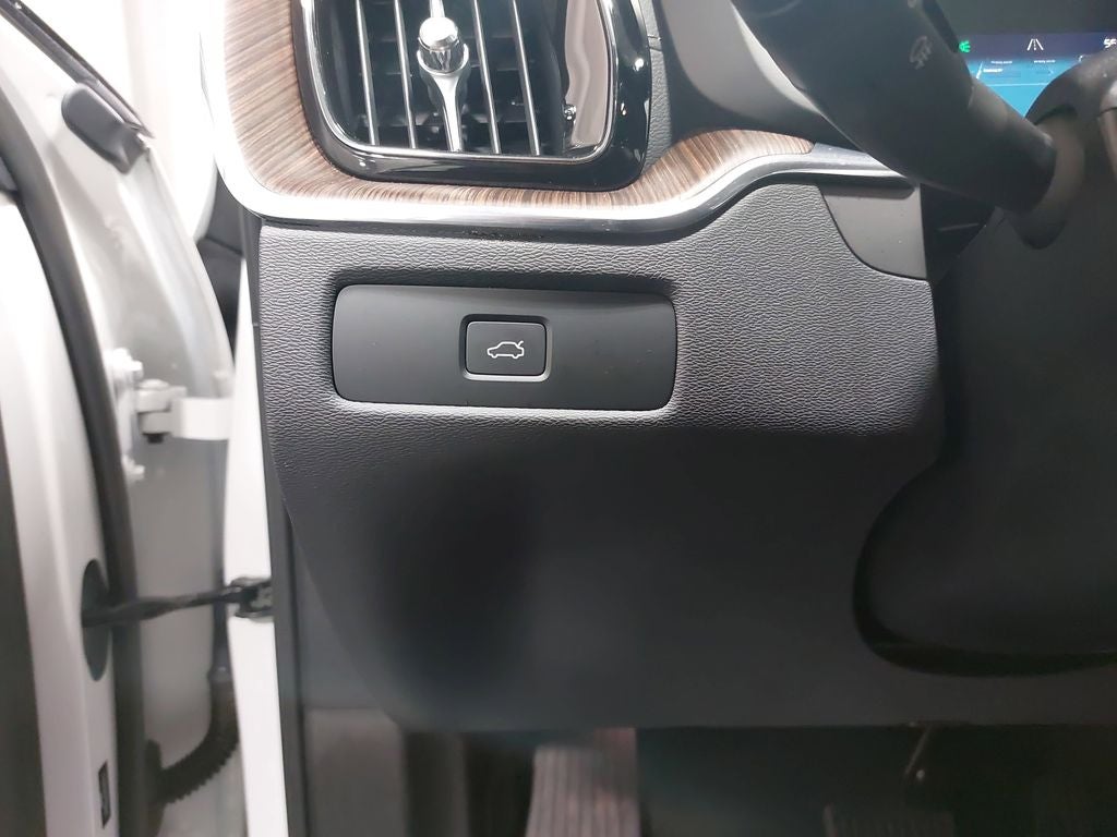 2023 Volvo XC60 B6 Ultimate Bright Theme