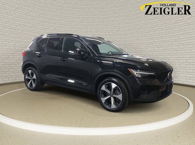 2024 Volvo XC40 B5 Plus Dark Theme
