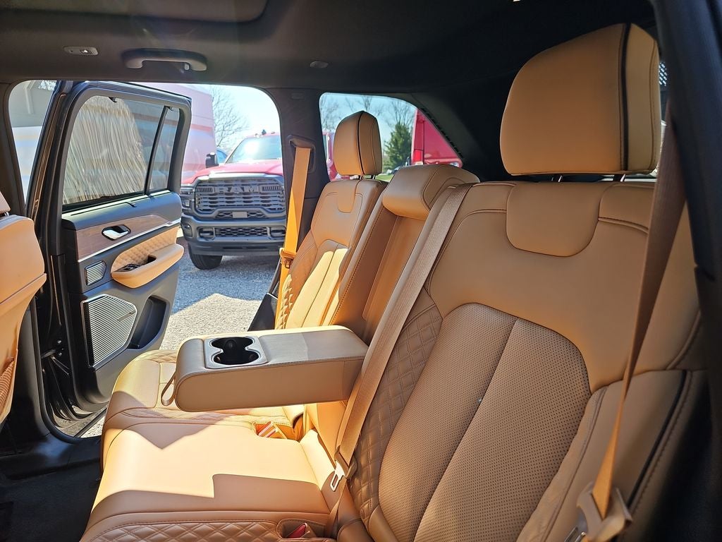 2022 Jeep Grand Cherokee Summit