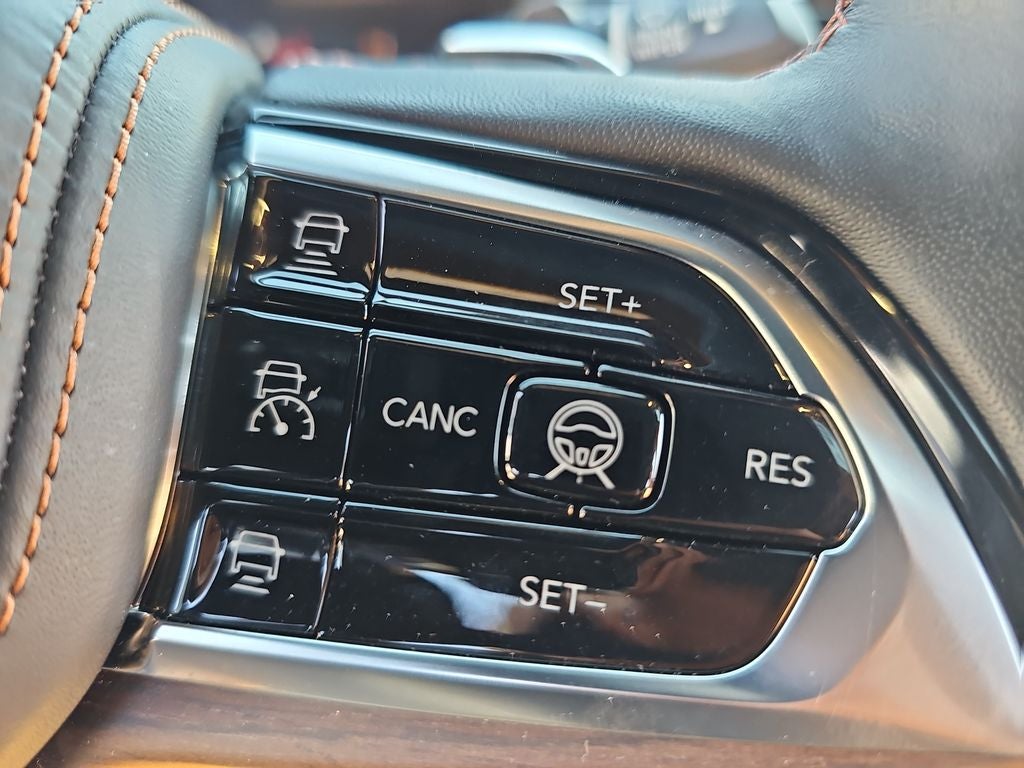 2022 Jeep Grand Cherokee Summit