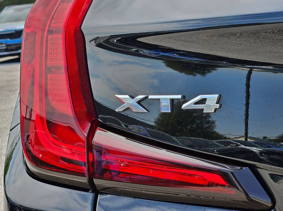 2025 Cadillac XT4 Premium Luxury