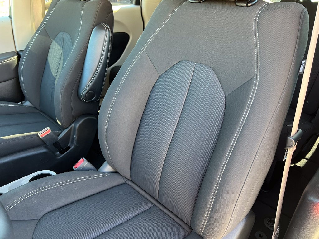 2024 Chrysler Voyager LX