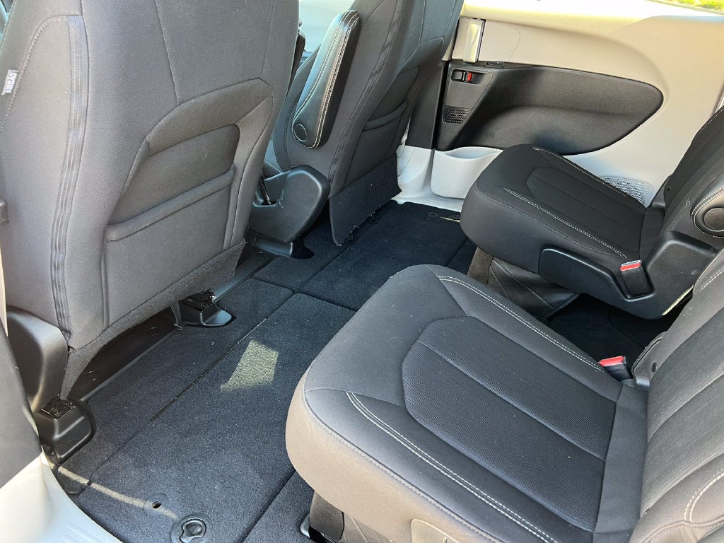 2024 Chrysler Voyager LX