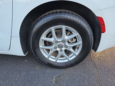 2022 Chrysler Voyager LX