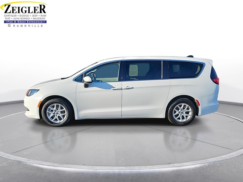 2022 Chrysler Voyager LX