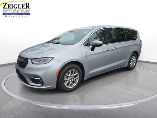 2023 Chrysler Pacifica Touring