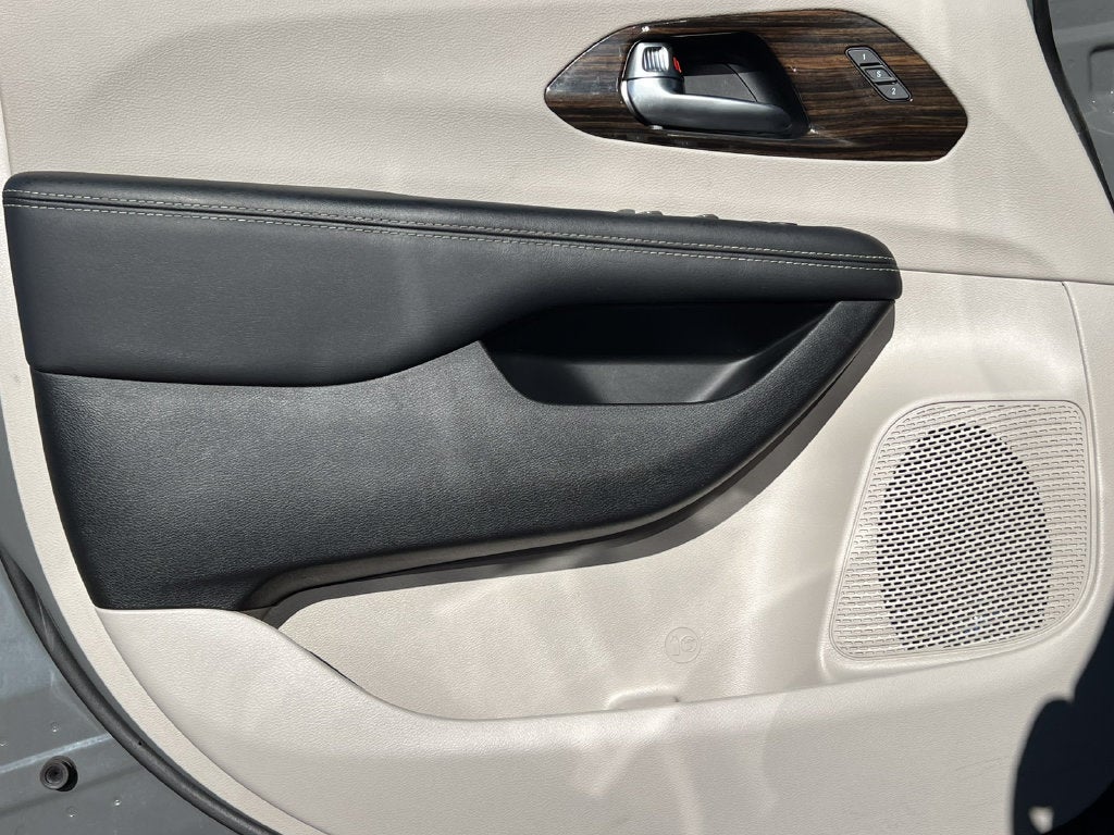 2023 Chrysler Pacifica Limited AWD