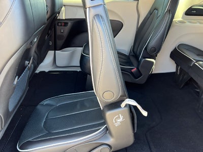 2023 Chrysler Pacifica Limited AWD