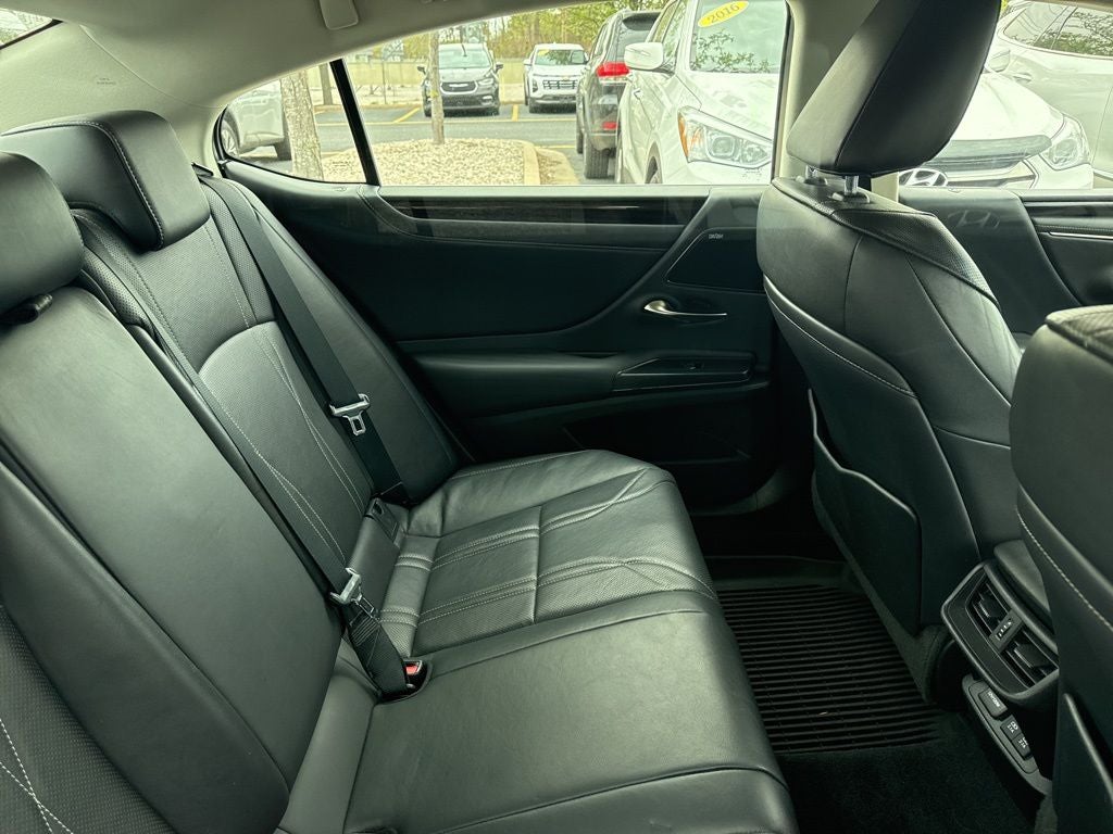 2021 Lexus ES 300h Luxury