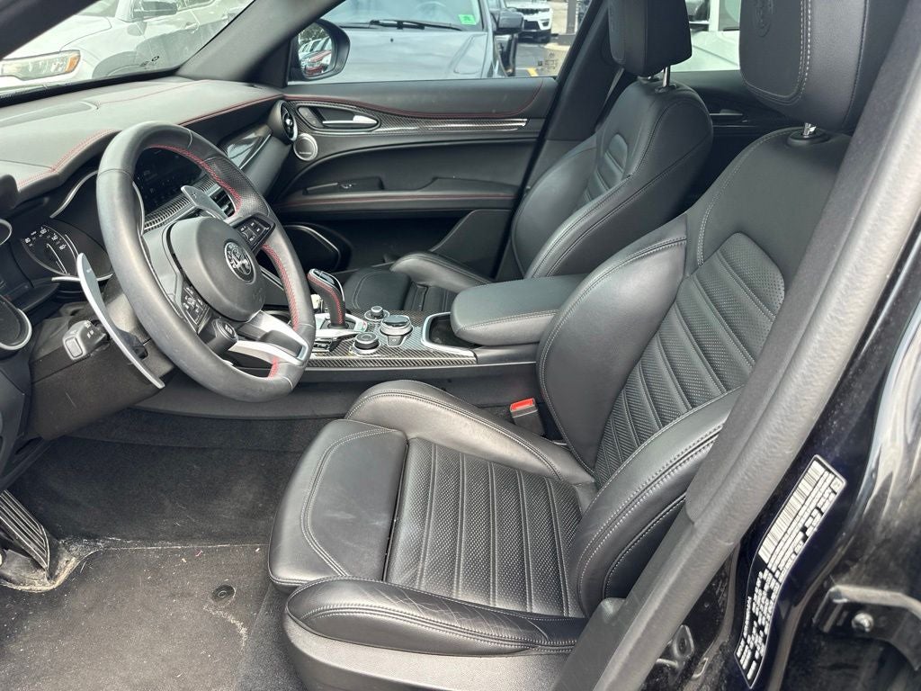 2023 Alfa Romeo Stelvio Base