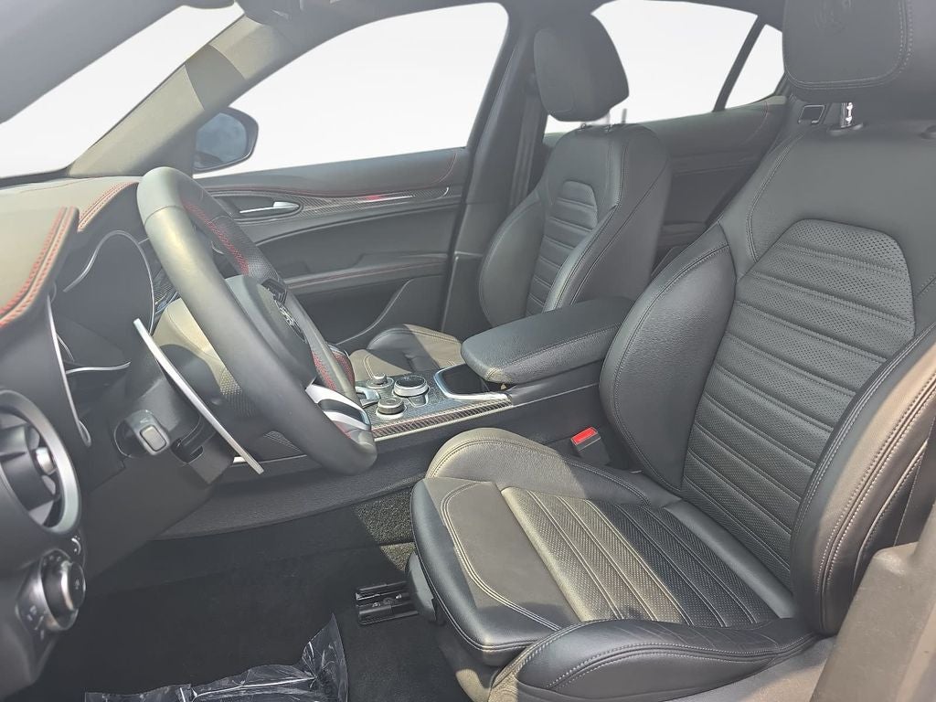 2023 Alfa Romeo Stelvio Base