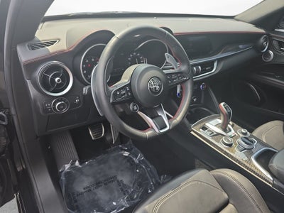 2023 Alfa Romeo Stelvio Base