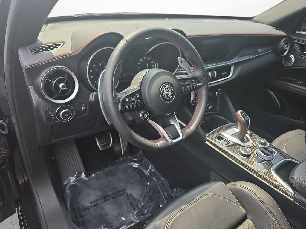 2023 Alfa Romeo Stelvio Base
