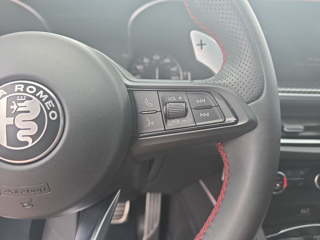 2023 Alfa Romeo Stelvio Base