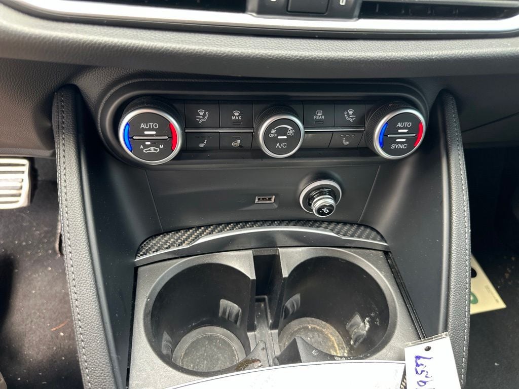 2023 Alfa Romeo Stelvio Base