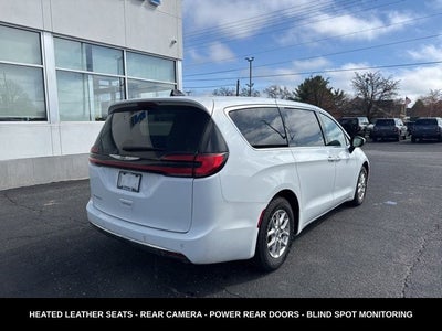 2023 Chrysler Pacifica Touring L HEATED SEATS & STEERING WHEEL