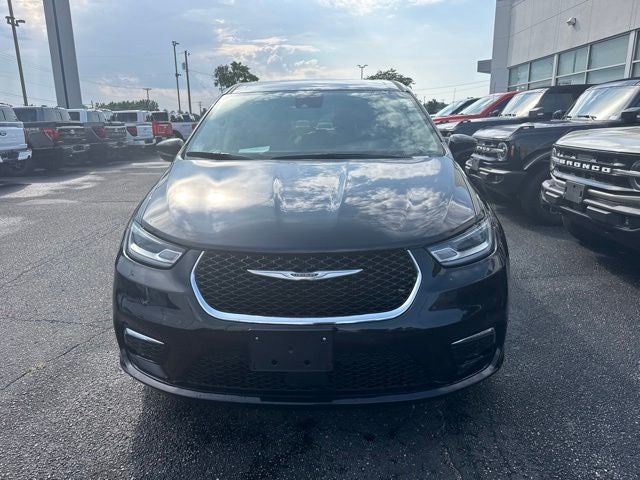2024 Chrysler Pacifica Touring L STOW N GO SEATING