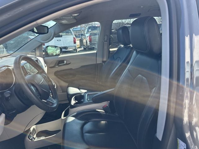2023 Chrysler Pacifica Touring L STOW N GO SEATING