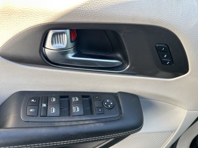 2023 Chrysler Pacifica Touring L STOW N GO SEATING