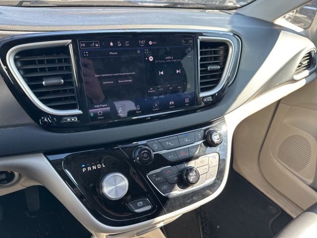 2023 Chrysler Pacifica Touring L STOW N GO SEATING