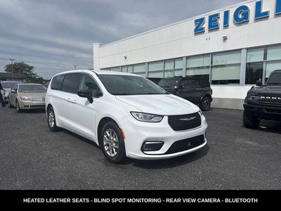 2024 Chrysler Pacifica Touring L STOW N GO SEATING