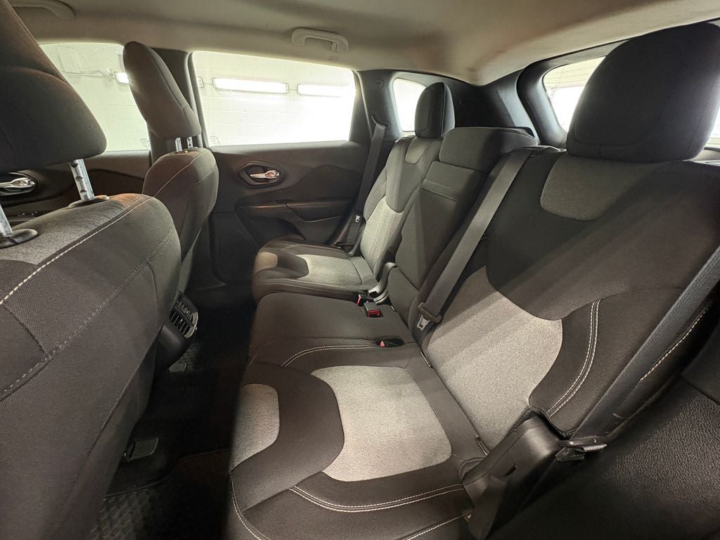 2015 Jeep Cherokee Sport