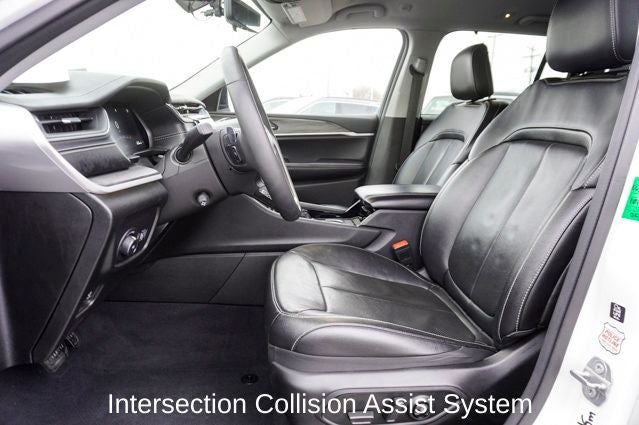 2023 Jeep Grand Cherokee Limited Blackout Package with Navigation