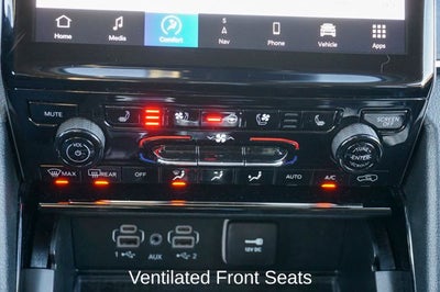 2023 Jeep Grand Cherokee Limited Blackout Package with Navigation