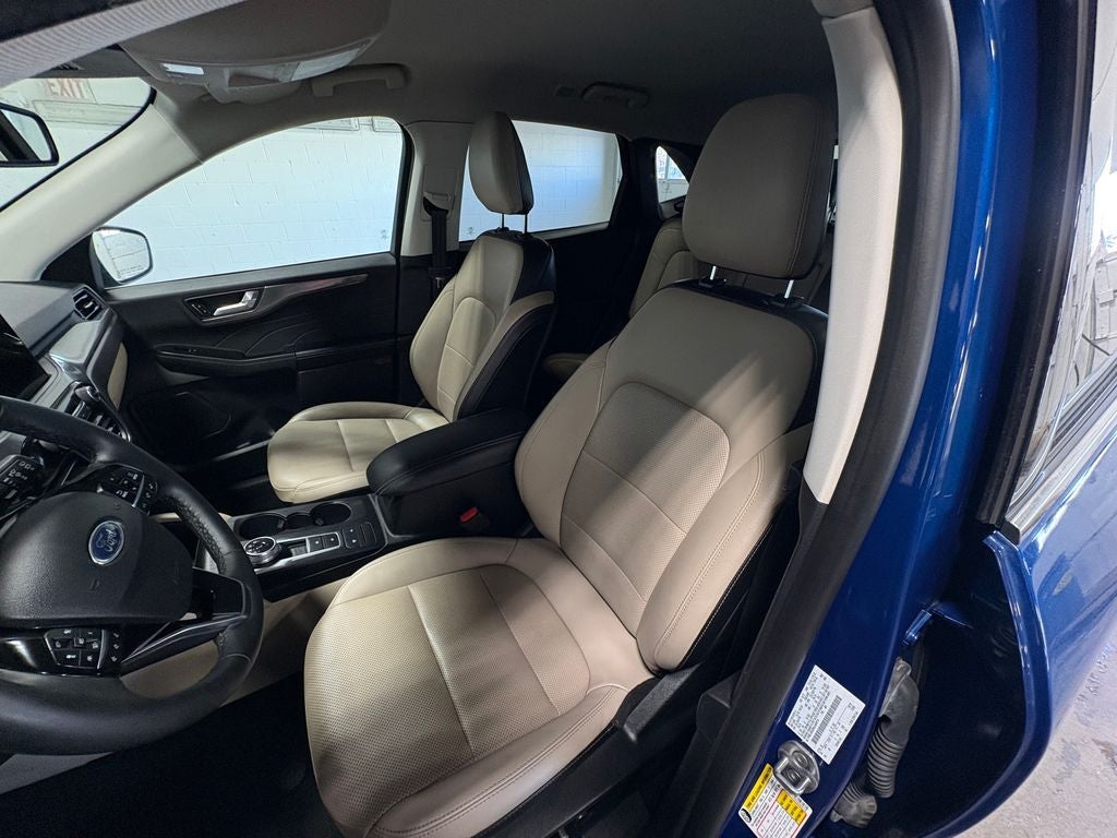 2022 Ford Escape Hybrid Titanium