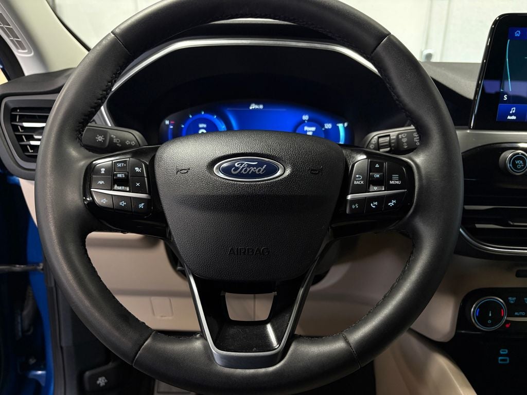 2022 Ford Escape Hybrid Titanium