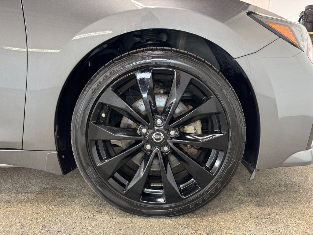 2021 Nissan Maxima SR Power moonroof
