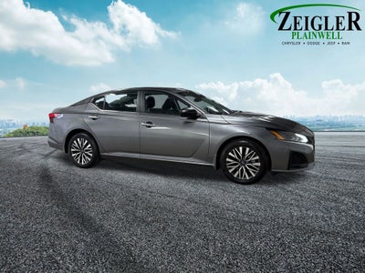 2024 Nissan Altima 2.5 SV NissanConnect featuring Apple CarPlay