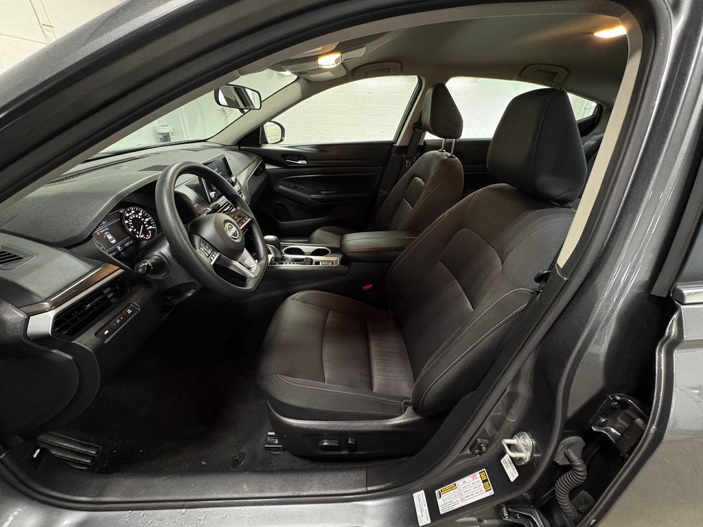 2024 Nissan Altima 2.5 SV NissanConnect featuring Apple CarPlay