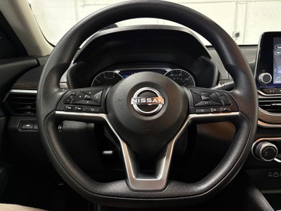 2024 Nissan Altima 2.5 SV NissanConnect featuring Apple CarPlay