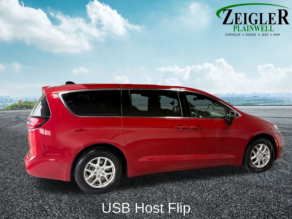 2025 Chrysler Pacifica Select Radio: Uconnect 5 with 10.1" Display