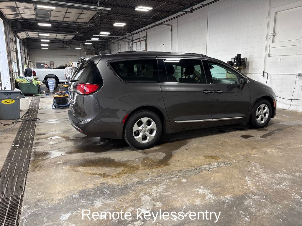 2017 Chrysler Pacifica Touring L Plus