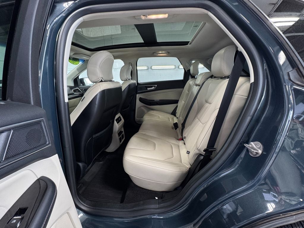 2019 Ford Edge Titanium Panoramic Vista Roof