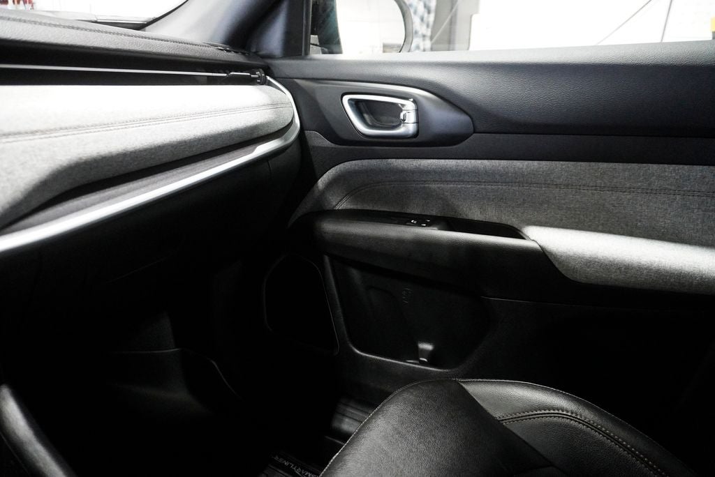 2023 Jeep Compass Latitude Lux Apple CarPlay/Android Auto