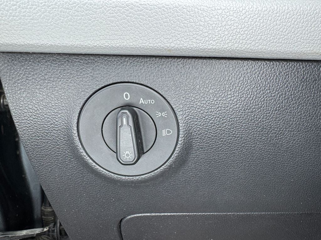 2022 Volkswagen Taos 1.5T S Alloy wheels